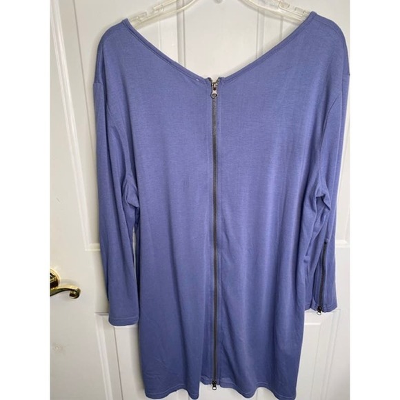Simply Noelle Blouse Women XXL Blue Tunic Crew Neck Zip Back & Sleeves NWTs - Picture 2 of 3